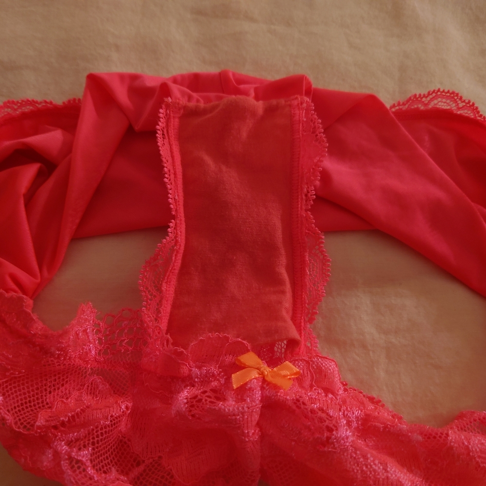 Flaws! NWOT Body by Victoria's Secret Unlined Underwire 32DD Bra + M Cheeky Set - Picture 11 of 12